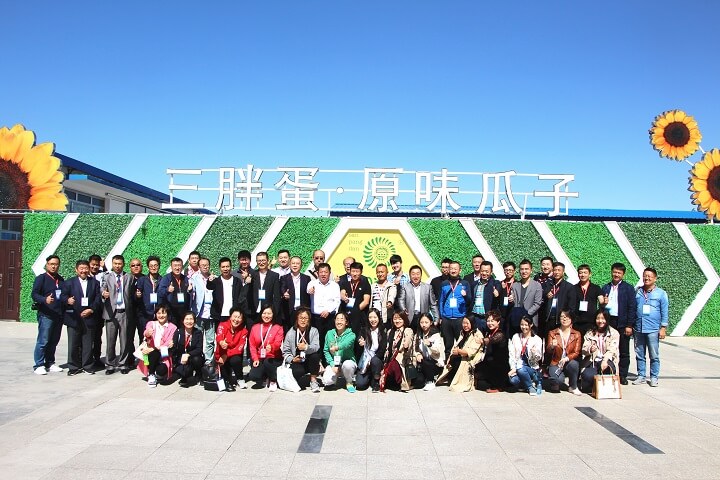 北京河套商会与知名专家教授一行莅临三胖蛋公司参观指导