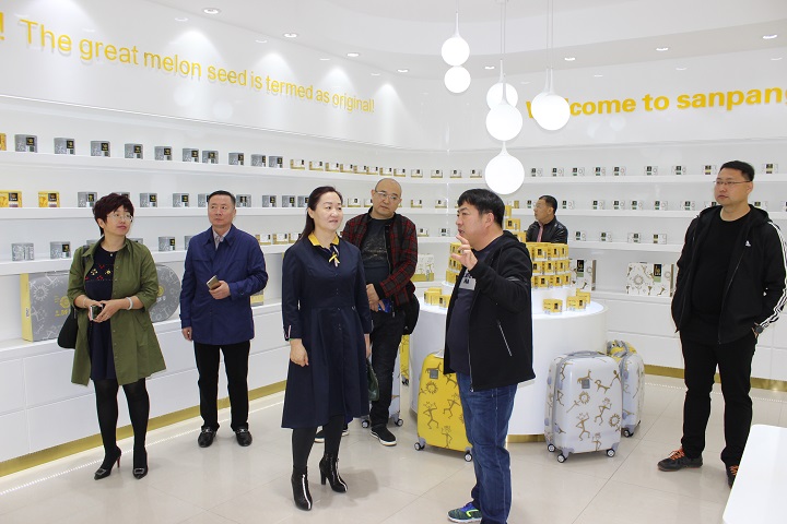 巴彦淖尔市临河区政协委员视察团莅临三胖蛋食品有限公司参观考察