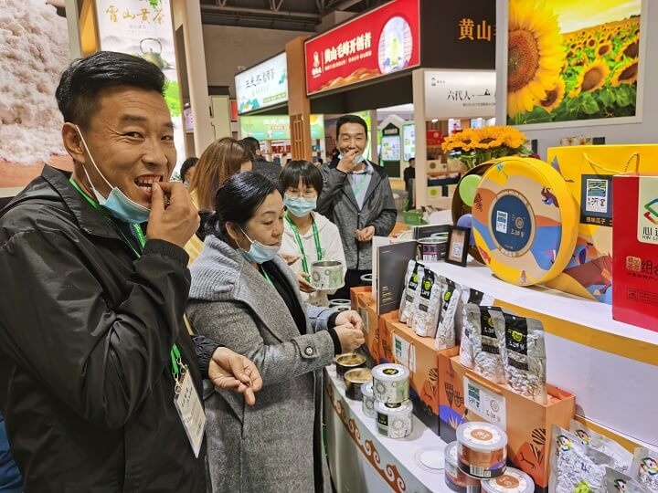 三胖蛋强势亮相第十八届农产品交易会，十斤瓜子选二两，业界共赏
