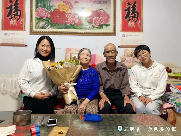 三胖蛋食品慰问员工家庭，代职工回家唠唠嗑