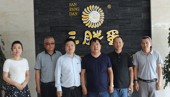 厚生记公司董事长阮世忠及管理团队参观三胖蛋公司
	2017年6月10日，厚生记食品有限公司董事长阮世忠一行在三胖蛋食品有限公司总经理徐建忠和副总经理冯树珍的陪同下到内蒙古巴彦淖尔市三胖蛋食品有限公司进行参观。 